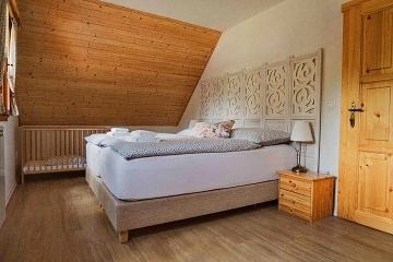 Vala�sk� roubenky - Velk� Karlovice - Beskydy