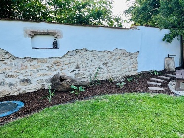 Jiho�esk� chalupa s baz�nem - u �eky Ne��rka