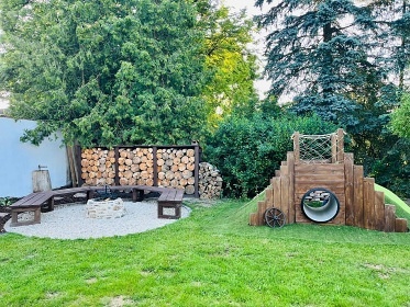 Jiho�esk� chalupa s baz�nem - u �eky Ne��rka