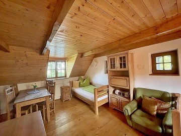 Jiho�esk� chalupa Zlat� Koruna - hrad D�v�� K�men