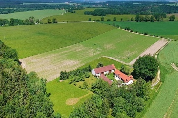 Jiho�esk� chalupa Zlat� Koruna - hrad D�v�� K�men