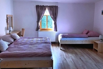 Rodinn� chalupa - samota a koupac� sud - Faunapark