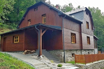 Rodinn� chalupa - samota a koupac� sud - Faunapark