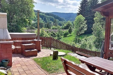 Rodinn� chalupa - samota a koupac� sud - Faunapark