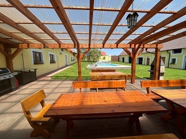 Jiho�esk� chalupa s baz�nem - Vesel� n. Lu�nic�