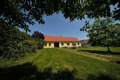 Jiho�esk� chalupa s baz�nem - Vesel� n. Lu�nic�