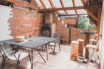 Chalupa a vinn� sklep Hustope�sko - Nov� Ml�ny