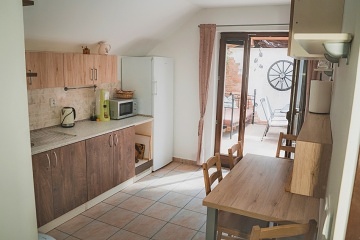 Chalupa a vinn� sklep Hustope�sko - Nov� Ml�ny