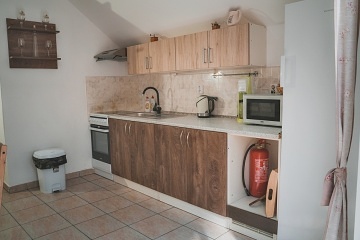 Chalupa a vinn� sklep Hustope�sko - Nov� Ml�ny