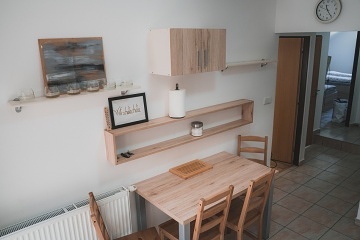 Chalupa a vinn� sklep Hustope�sko - Nov� Ml�ny