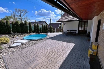 Wellness chalupa s baz�nem - hrad Per�tejn