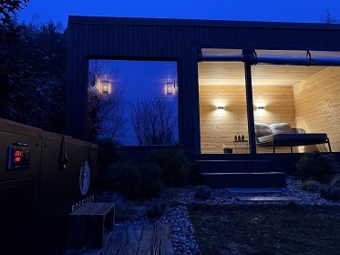 Chalupa s baz�nem - Pivonice - Zub�tejn