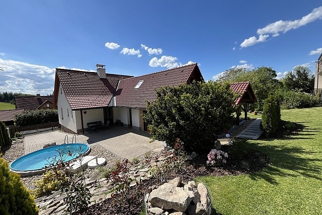 Chalupa s baz�nem - Pivonice - Zub�tejn