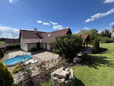 Chalupa s baz�nem - Pivonice - Zub�tejn