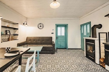 Rodinn� chalupa - z�mek �erven� Lhota - T�borsko