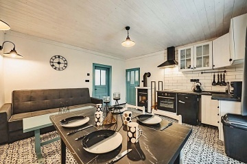 Rodinn� chalupa - z�mek �erven� Lhota - T�borsko