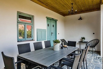 Rodinn� chalupa - z�mek �erven� Lhota - T�borsko