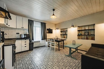 Rodinn� chalupa - z�mek �erven� Lhota - T�borsko