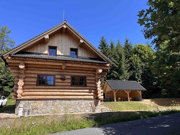 Srub u Doln� Moravy - polosamota Kr�lick� Sn�n�k