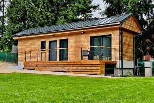 Glamping Jizersk hory - Tiny house ern Studnice