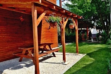 Chata s apartm�ny - term�ln� koupali�t� Vada�