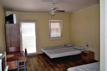 Chata s apartm�ny - term�ln� koupali�t� Vada�