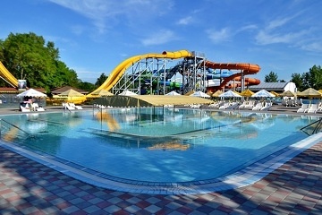 Chata s apartm�ny - term�ln� koupali�t� Vada�