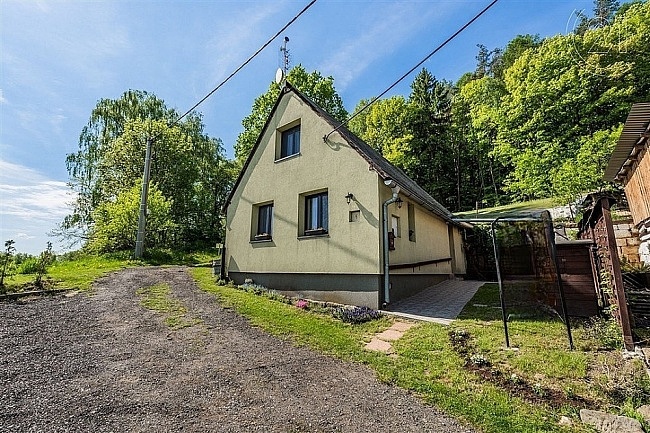 Chata u hradu Trosky - esk rj - Troskovice