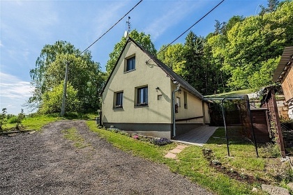 Chata u hradu Trosky - esk rj - Troskovice