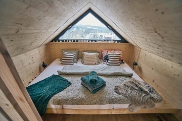 Chata a koupac� sud - rozhledna B�l� hora - Beskydy