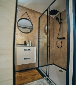 Chata a koupac� sud - rozhledna B�l� hora - Beskydy