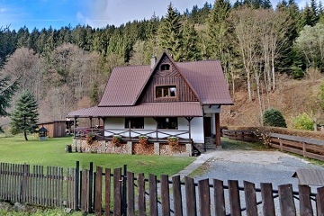 Chata v údolí - cyklostezka Bečva - Beskydy
