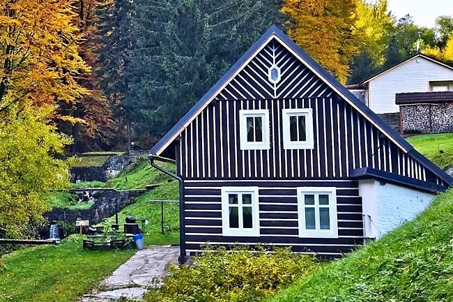 Roubenka u potoka - Krkonoše - Černá hora
