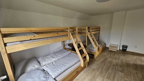 Chalupa s baz�nem - CHKO Brdy - Nepomuk