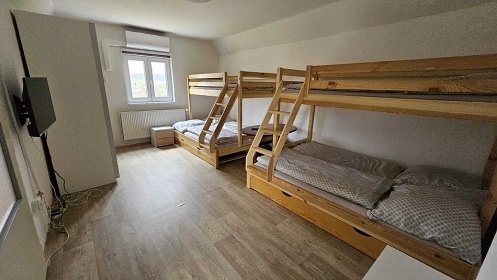 Chalupa s baz�nem - CHKO Brdy - Nepomuk