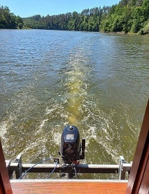 Glamping Hausbot na Vltav� - Hrad Zv�kov a Orl�k