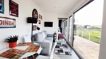 Tiny House Black Swallow - glamping Hostkovice