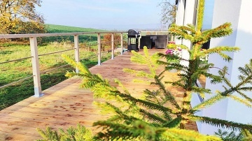 Tiny House Black Swallow - glamping Hostkovice