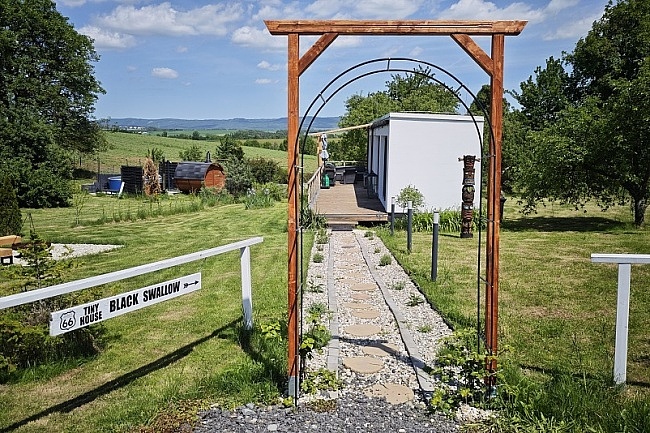 Glamping se saunou a baz�nem - Velk� T�nec