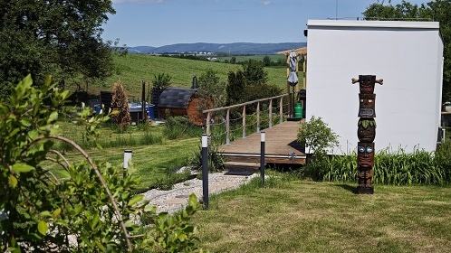 Glamping se saunou a baz�nem - Velk� T�nec