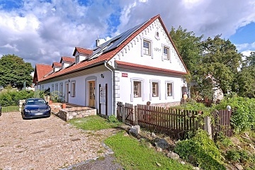 Jiho�esk� chalupa s baz�nem - Hrad Land�tejn