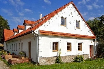 Jiho�esk� chalupa s baz�nem - Hrad Land�tejn