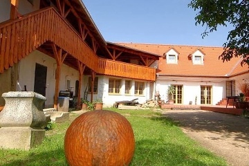 Jiho�esk� chalupa s baz�nem - Hrad Land�tejn