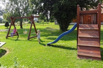 Jiho�esk� chalupa s baz�nem - Hrad Land�tejn