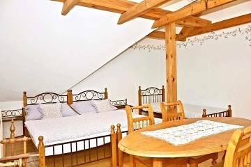 Jiho�esk� chalupa s baz�nem - Hrad Land�tejn