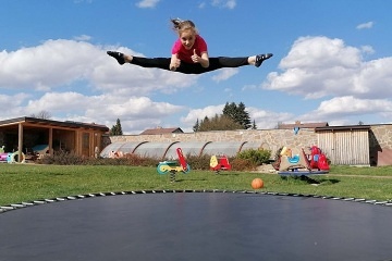 Jiho�esk� chalupa s baz�nem - Hrad Land�tejn