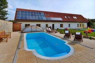 Jiho�esk� chalupa s baz�nem - Hrad Land�tejn