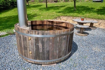 Chata a koupac sud - glamping na samot Zlnsko