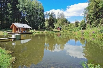 Glamping �esk� r�j - chata na rybn��ku - hrad Pecka