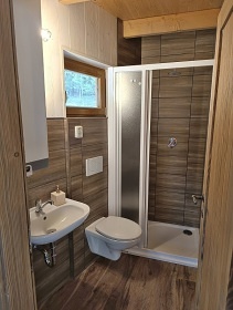 Glamping �esk� r�j - chata na rybn��ku - hrad Pecka